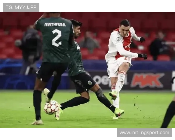 阿贾克斯进攻依赖韦霍斯特 中场防守暴露明显隐患