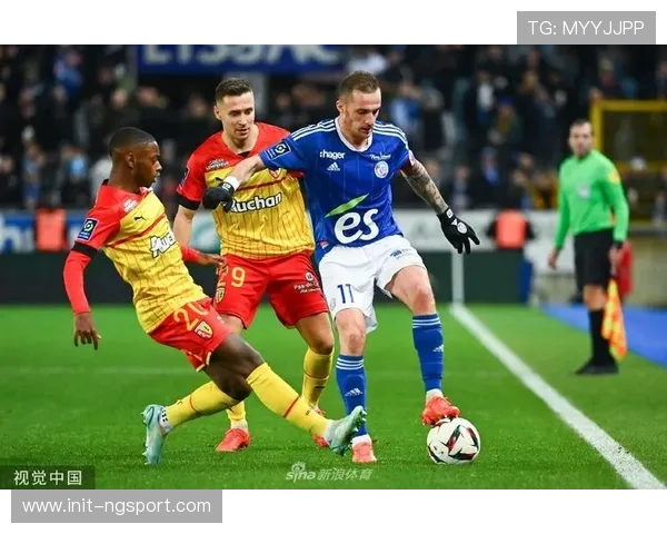 终场哨响：朗斯与斯特拉斯堡握手言和，积分榜位置不变