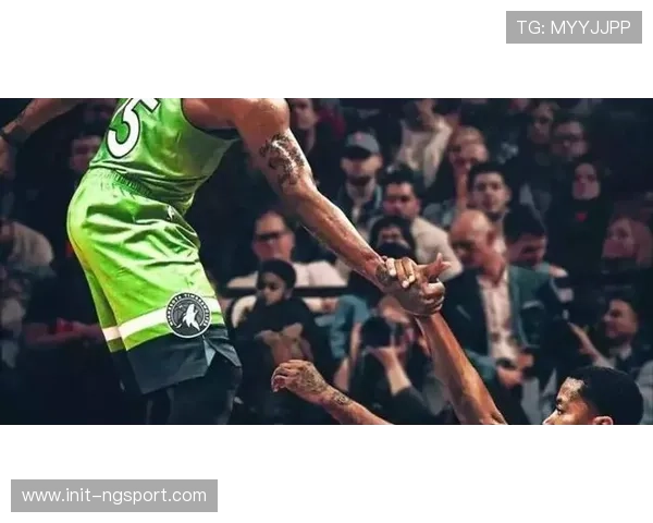 迪马尔科下底传中造空门，博尼轻松推射锁定胜局